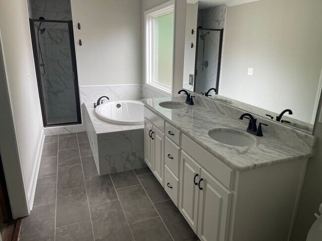 Building Photo - Convenient 4BR/2BA Home Near Southern Union, I-85 & Downtown Opelika