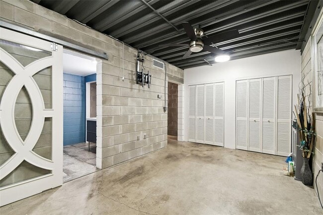 Building Photo - 1310 E Washington St