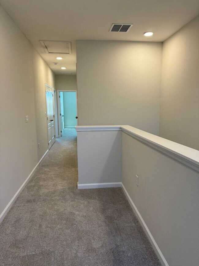 Building Photo - GATED 3 BEDROOM, 2.5 BATHROOM IN OVIEDO