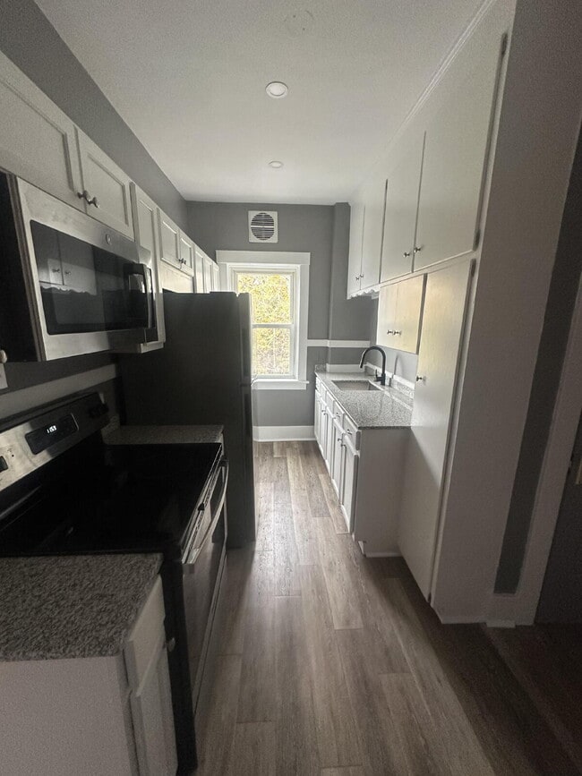 Building Photo - Beautiful two-bedroom home located in Roch...