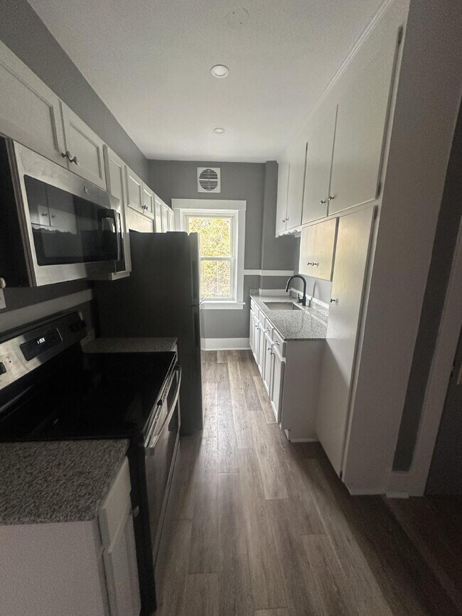 Primary Photo - Beautiful two-bedroom home located in Roch...