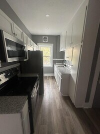 Building Photo - Beautiful two-bedroom home located in Roch...