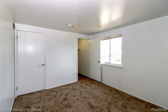Building Photo - 44543 Savery Dr