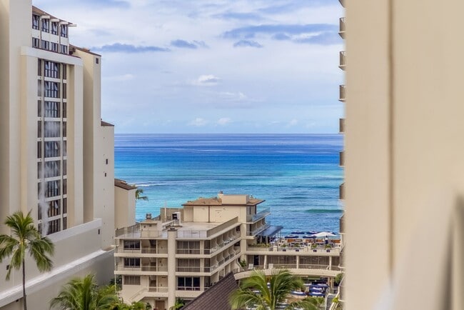 Building Photo - Spacious Waikiki Studio, One Block From Fo...