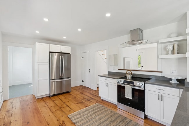 Building Photo - Modern Comfort Meets Country Charm in Cumberland