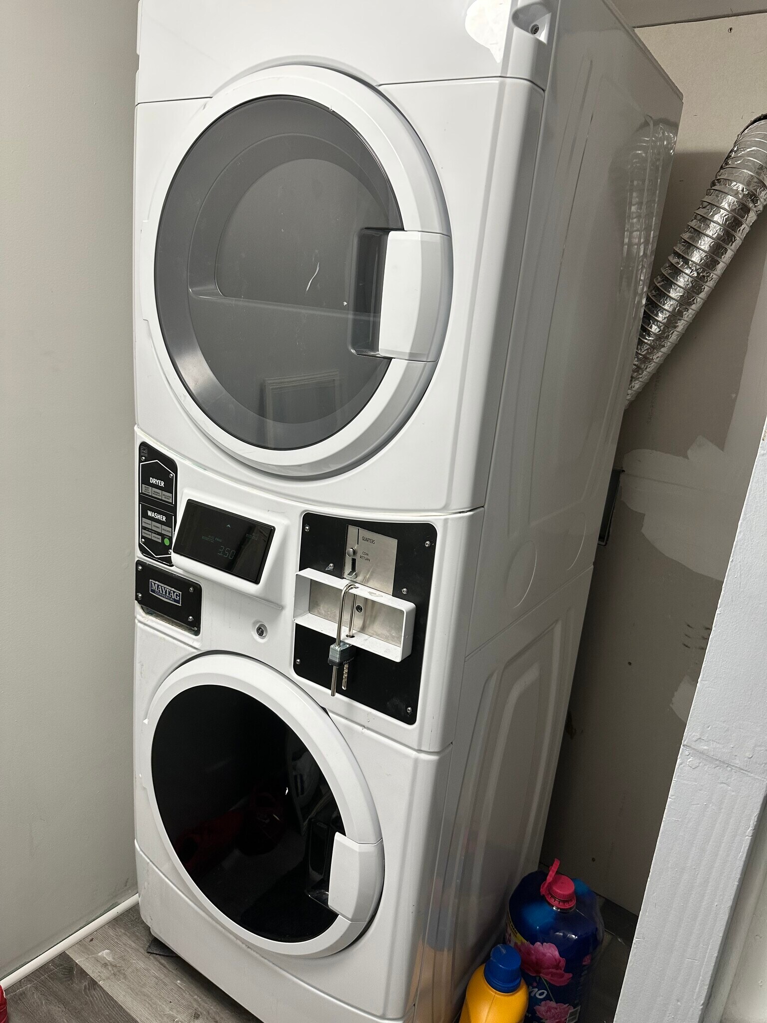 Building Photo - 5530 N Mango Ave