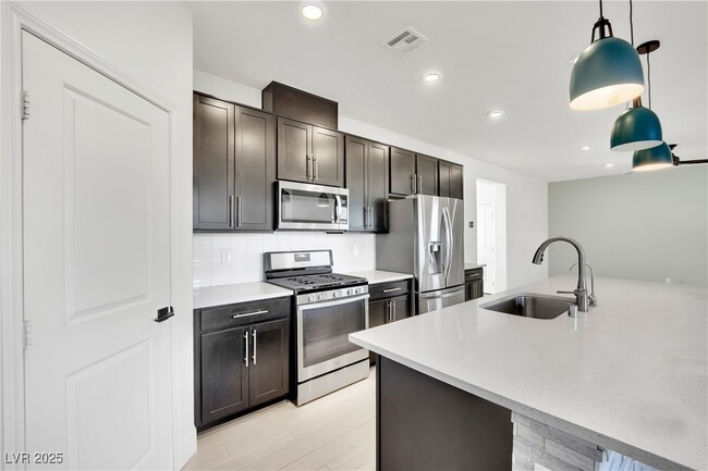 Building Photo - 945 Glenhaven Pl