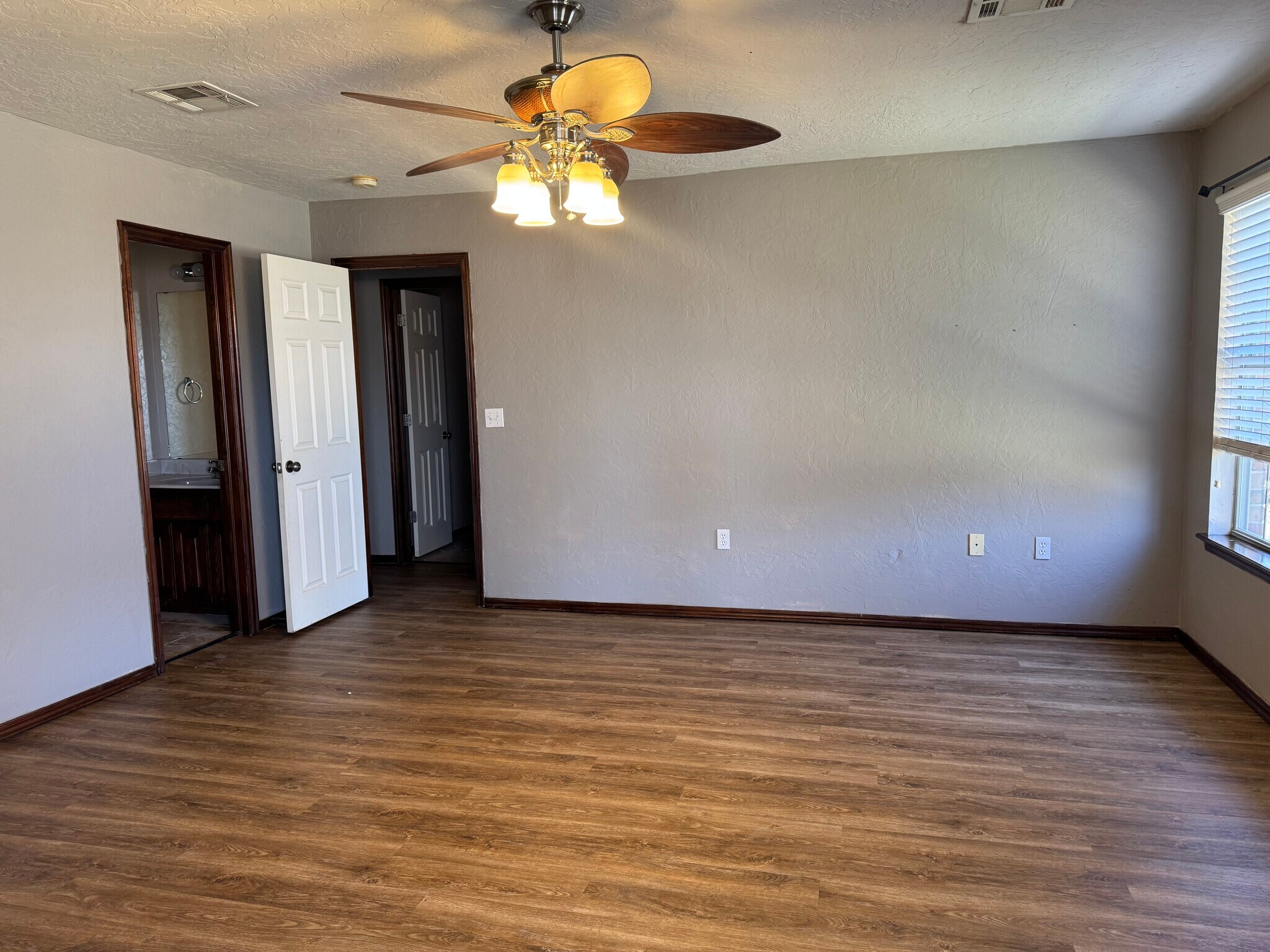 Building Photo - 505 SW 164th Ter