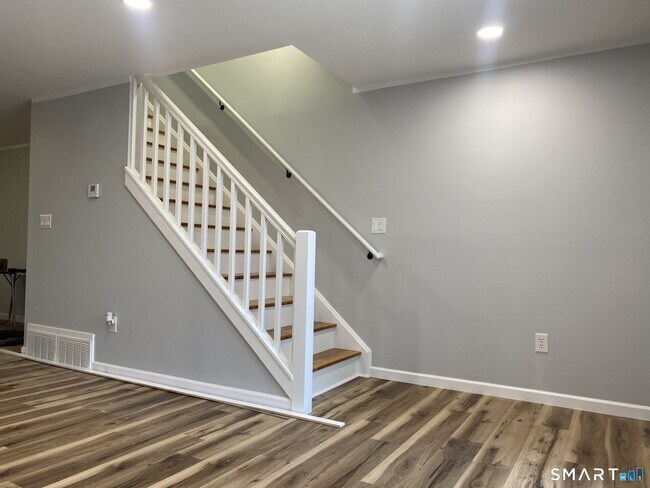 Building Photo - 421 Allen St