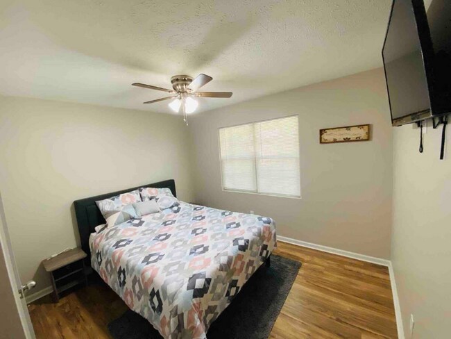 Building Photo - 6118 Austell Ave