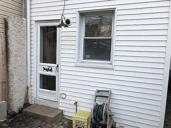 Building Photo - 3194 Almond St