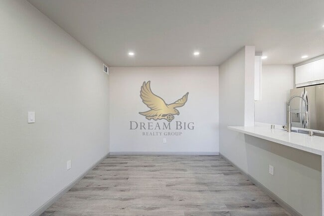 Building Photo - 8101 W Flamingo Rd