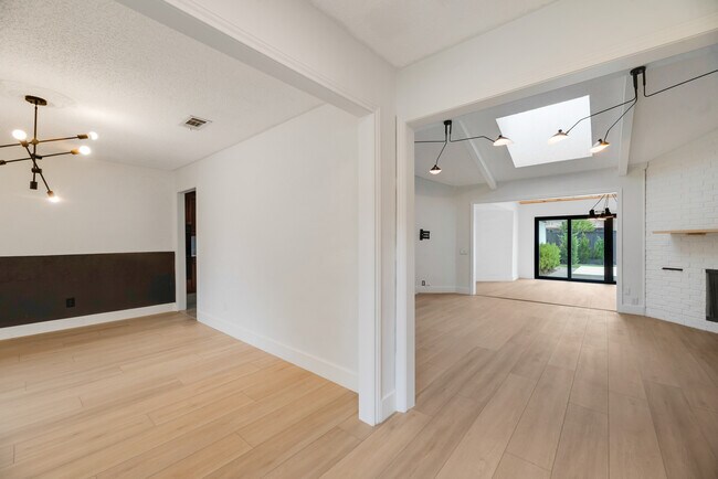 Building Photo - 2605 Glenhaven Dr
