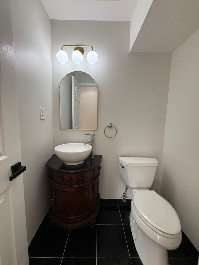 Building Photo - 271 Edgeware Ct