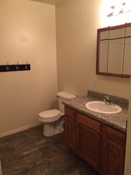 Building Photo - 38 E 140 S