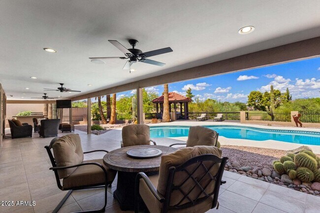 Building Photo - 10626 N Indian Wells Dr