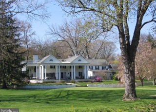 Building Photo - 310 Drummers Ln