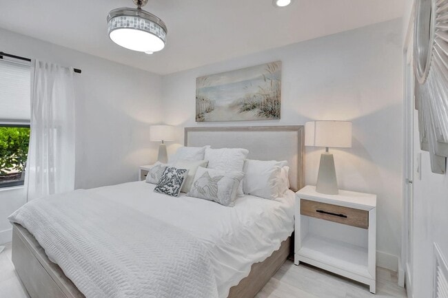 Building Photo - 201 SE 7th St