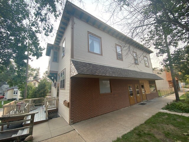 Building Photo - 820 Como Ave