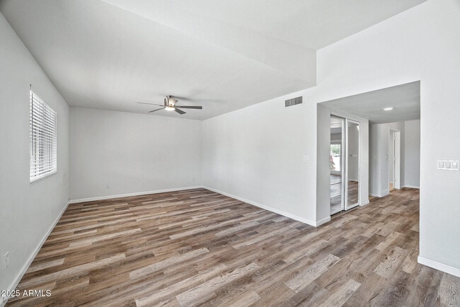 Building Photo - 6039 E Skinner Dr