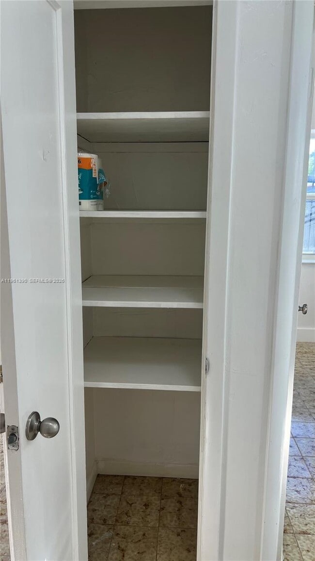 Building Photo - 134 SW 61st Ave