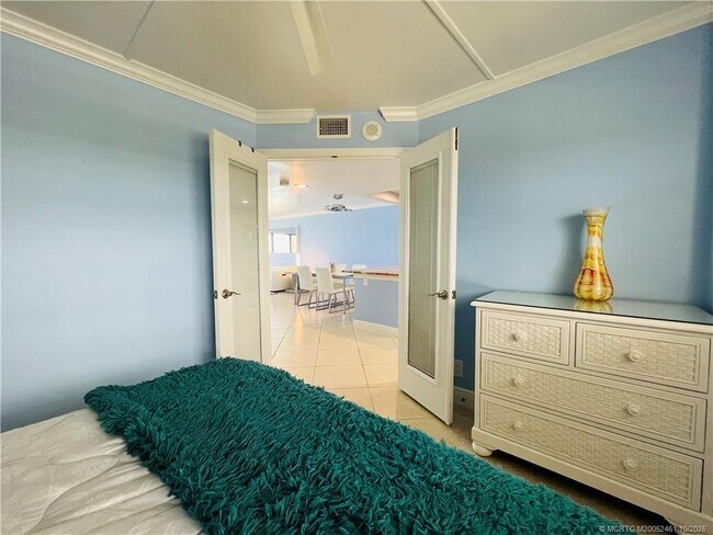 Building Photo - 9400 S Ocean Dr