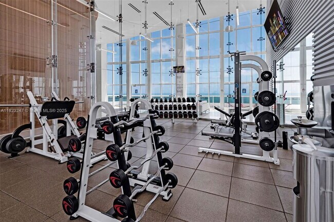 Building Photo - 1643 Brickell Ave