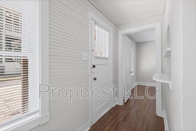 Building Photo - 1306 Carr Ave
