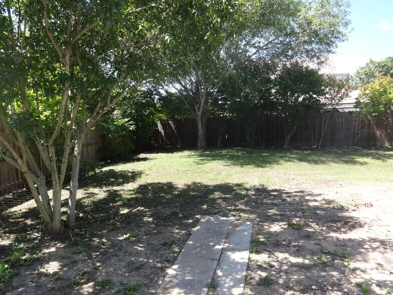 Building Photo - 4803 Fern Lake