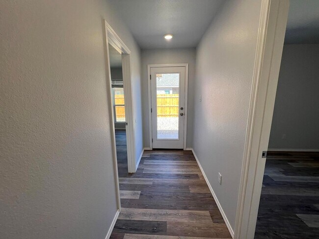 Building Photo - 5606 Jarvis St