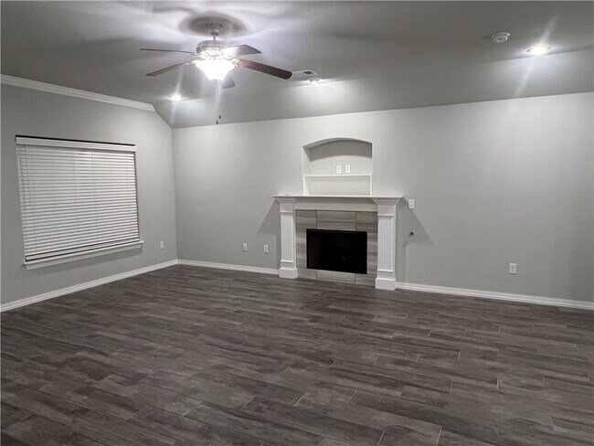 Building Photo - 1001 Tulip St