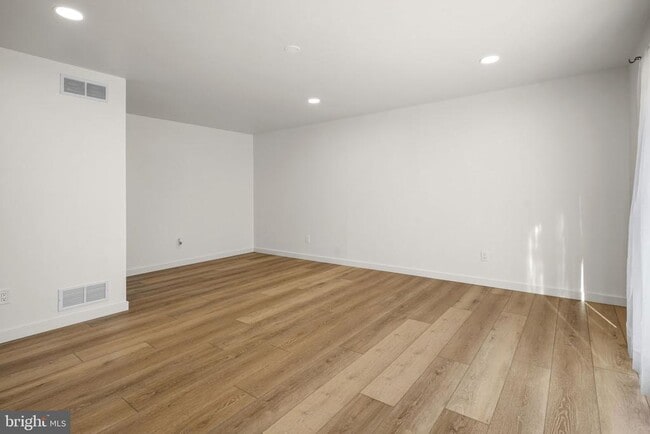 Building Photo - 1420 Gilbert Rd