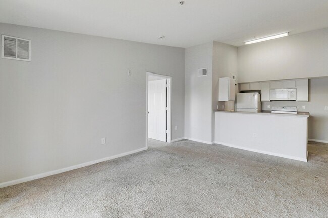 Building Photo - 141 SW Palm Dr