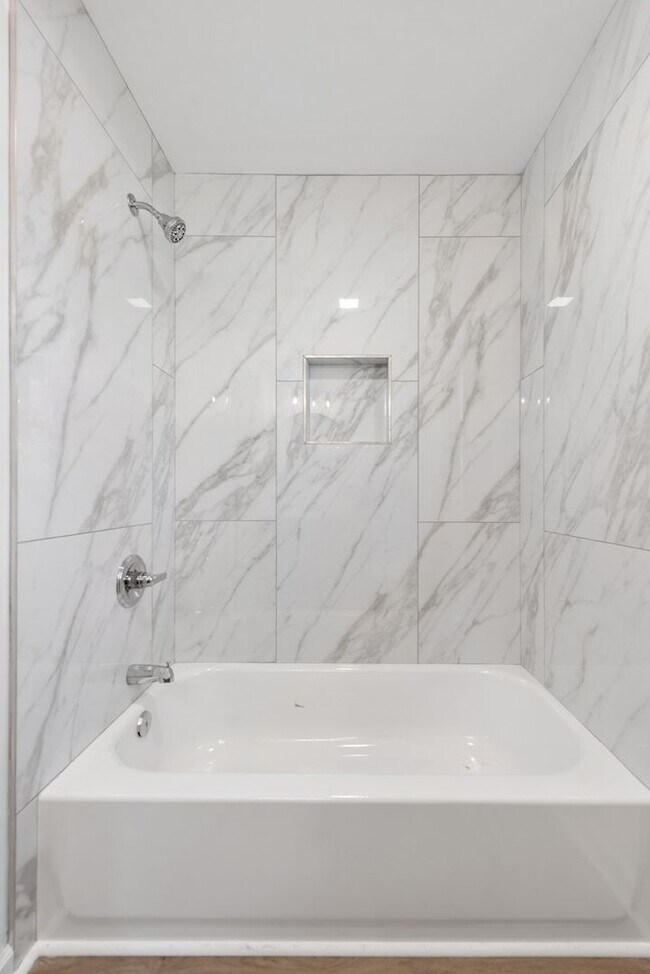 Building Photo - Renovated 4 Bed, 4 Bath Single Level Home, No HOA