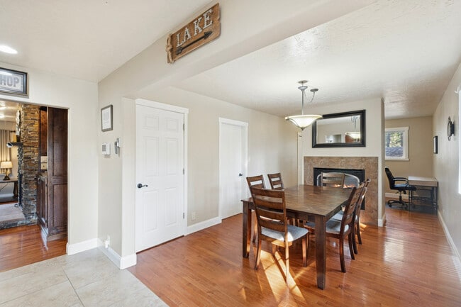 Building Photo - 278 N Many Lakes Dr