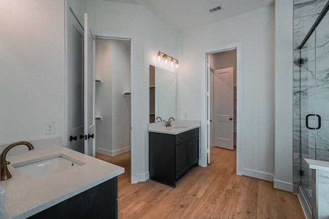 Building Photo - 564 Tawny Rim Dr