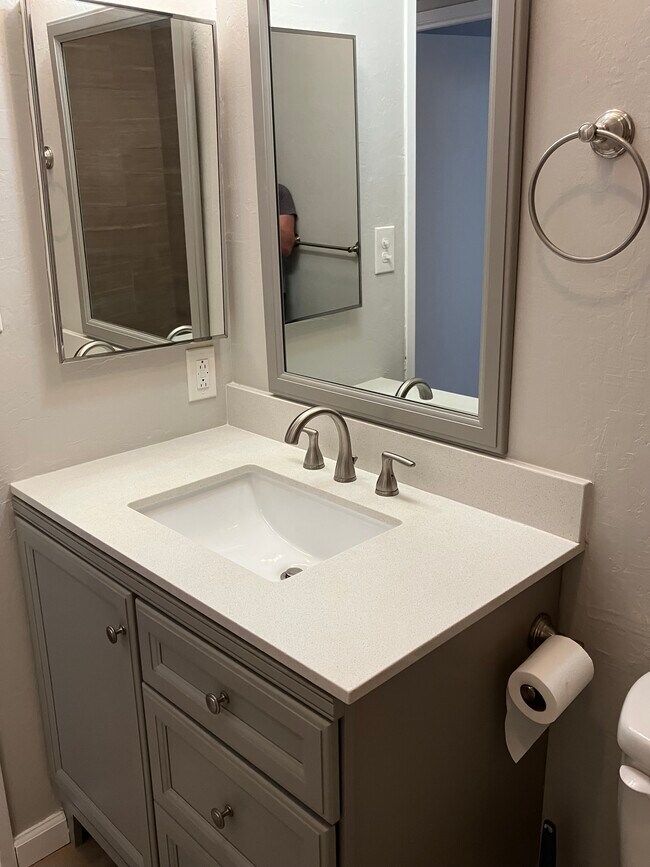 Bathroom - 2955 Lakeside Dr