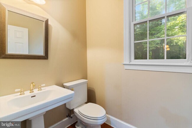 Building Photo - 45105 Mill Creek Way