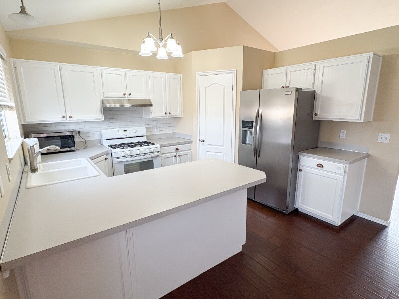 Building Photo - 1075 E Pheasant View Dr