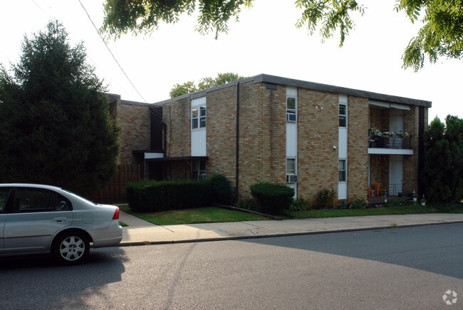 Building Photo - Sea Gees Apartments