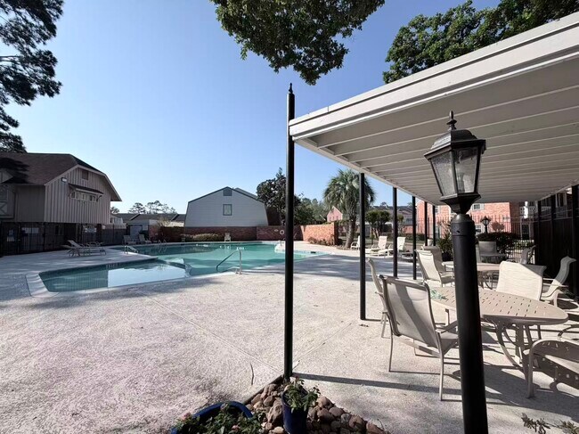 Building Photo - 12743 Huntingwick Dr