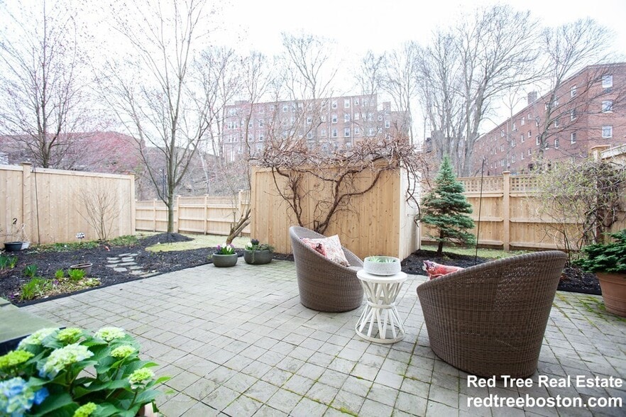 Building Photo - 14 Saint Paul St