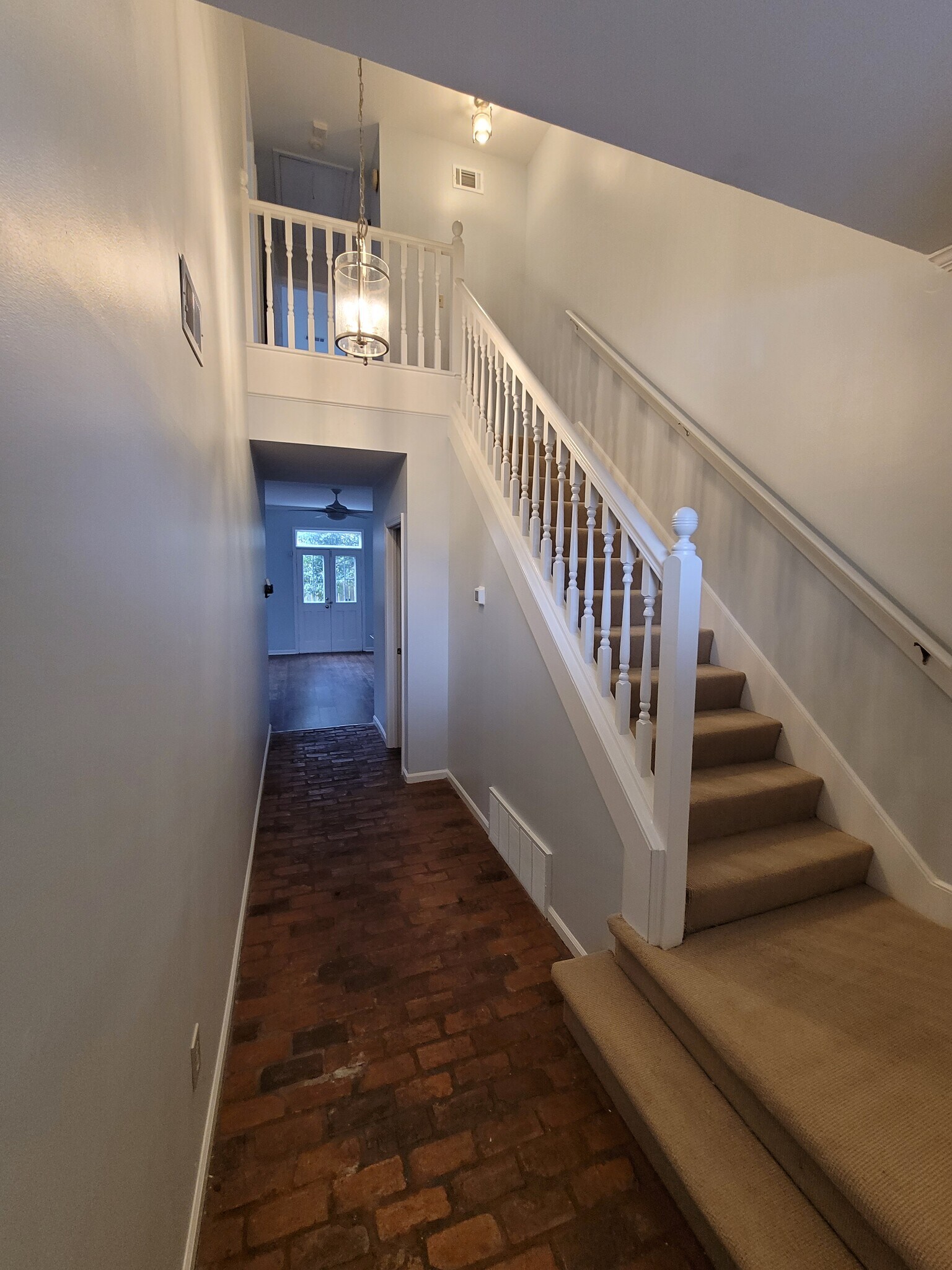 Front entrance hall - 2270 Tunis Cv