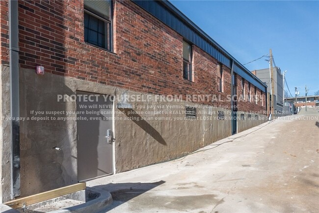 Building Photo - 315 Eureka Aly