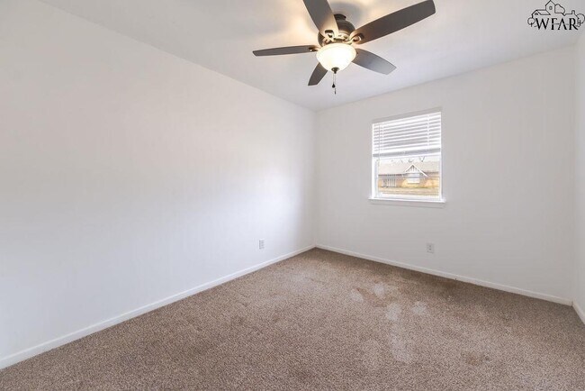 Building Photo - 4024 Hooper Dr