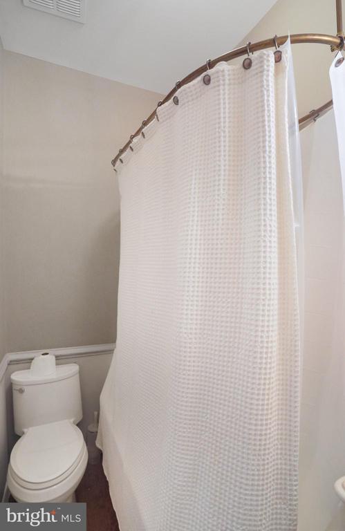 Building Photo - 7153 Main St