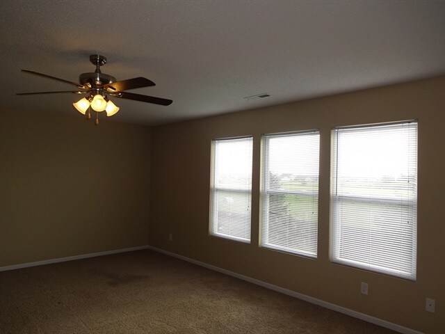 Building Photo - 489 Bourneside Dr