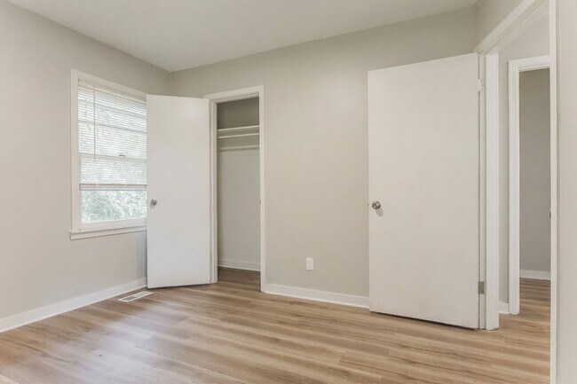 Building Photo - Modern 3BR Home on Quiet End Lot – Fully Updated!