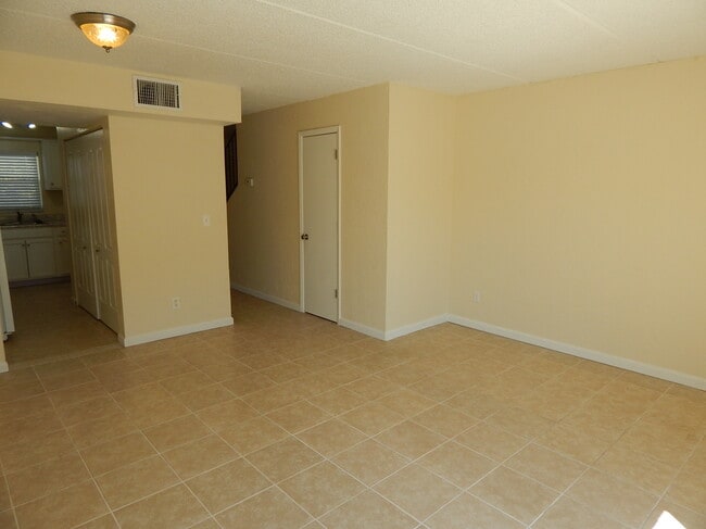 Building Photo - 416 N. Grandview Ave.