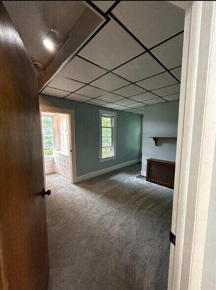 Building Photo - 1638 Sanderson Ave